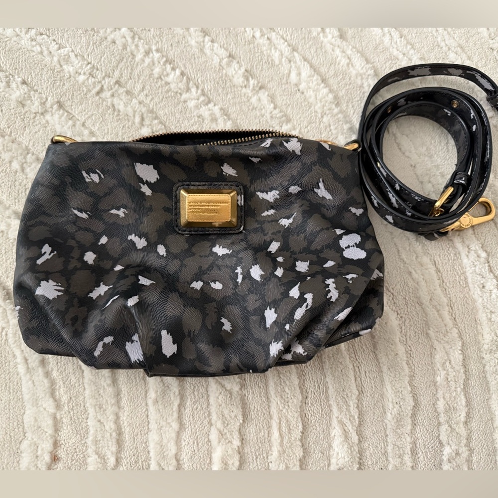 Marc Jacobs camo crossbody 
9 x6